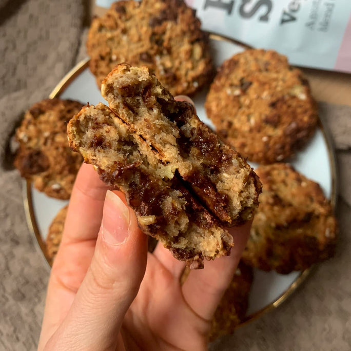 Close up of a hand holding freshly baked cookies