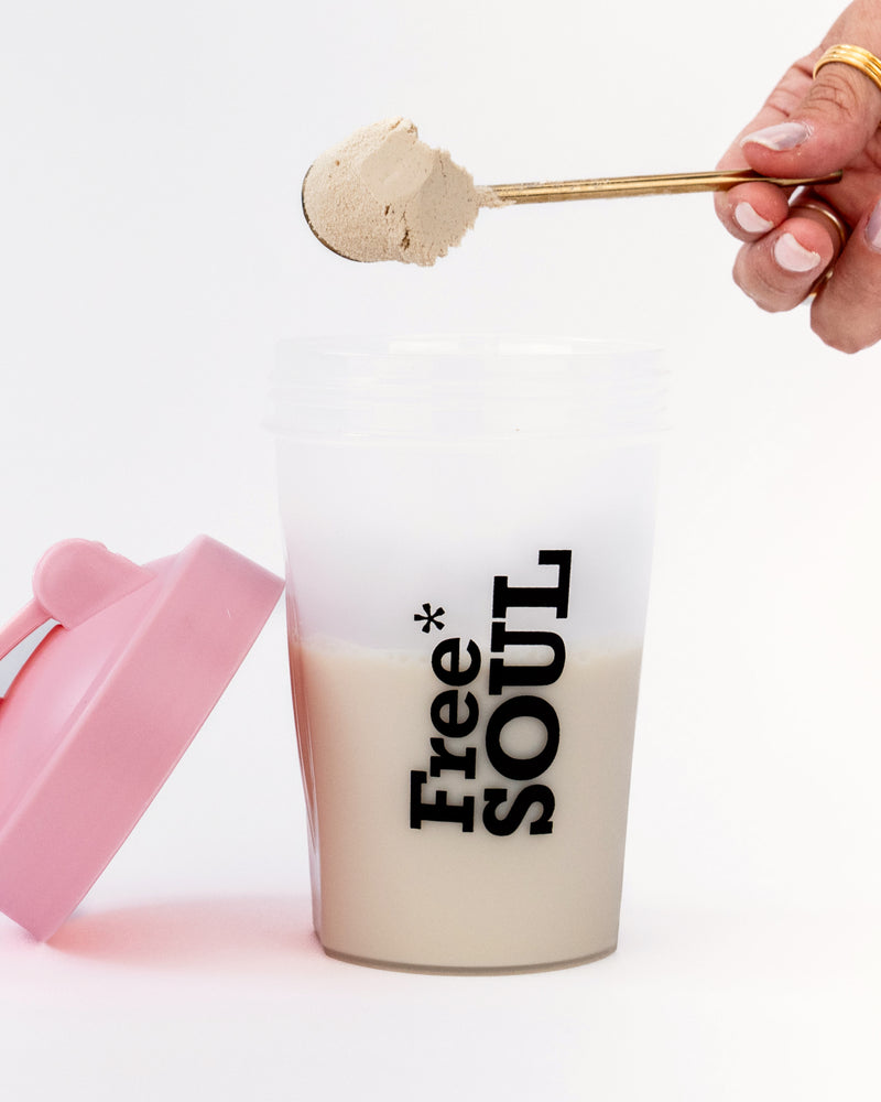 Scoop:
Add 2 heaped tablespoons (30g) to 250-300ml of water or milk alternative.