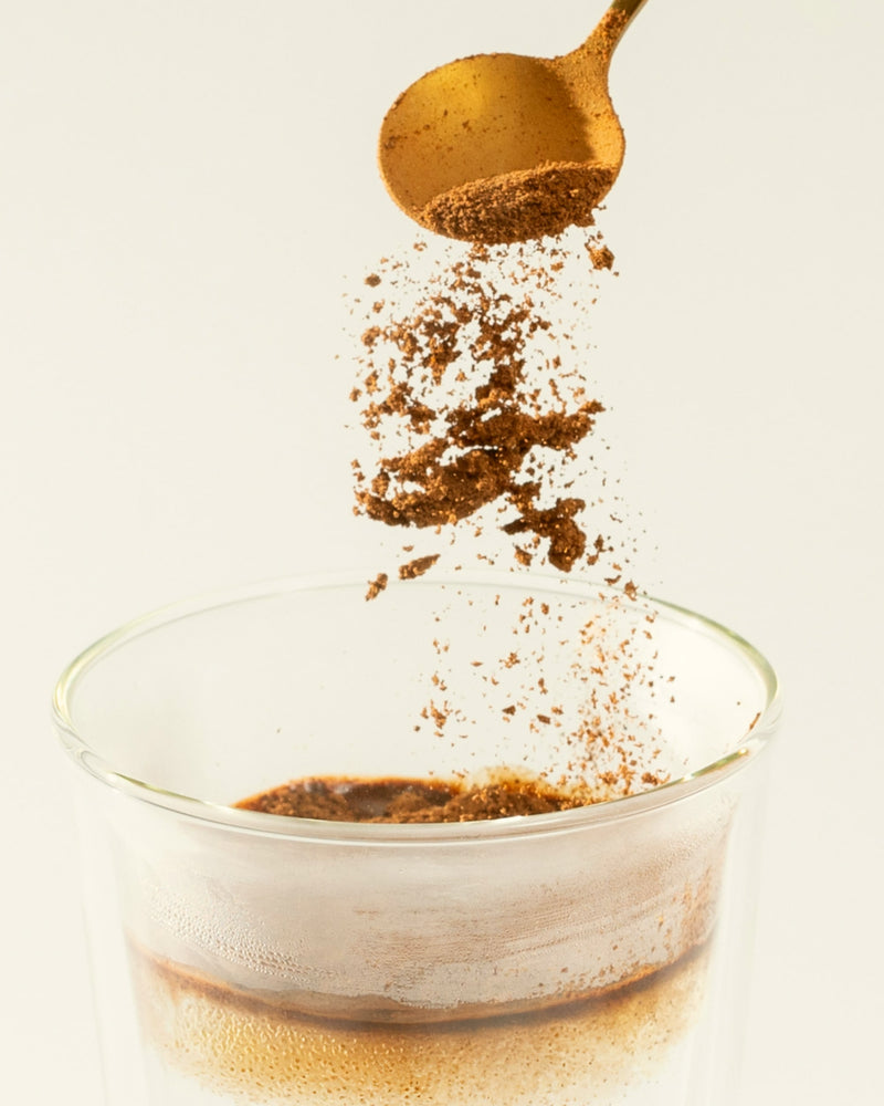 Scoop:
Add 1 teaspoon (5g) of Wake to your cup.