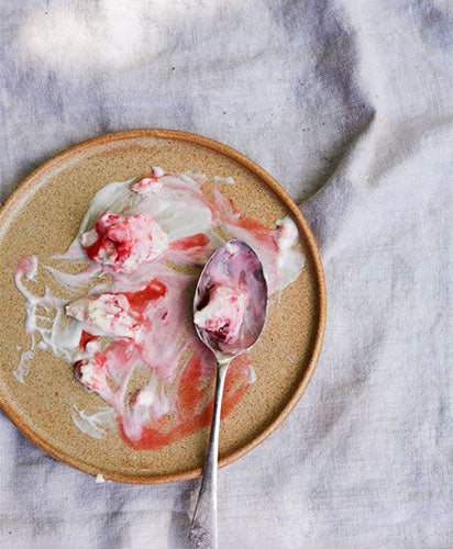 yoghurt with berries for gut health