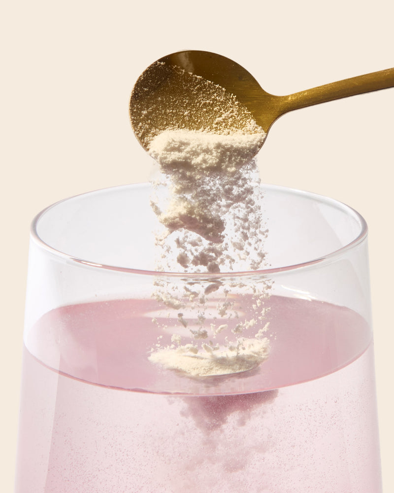 Mix two flat teaspoons (12g) with water, or add to your favourite smoothie or juice.